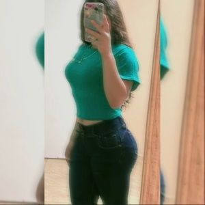 Meet your Posher, Elvia